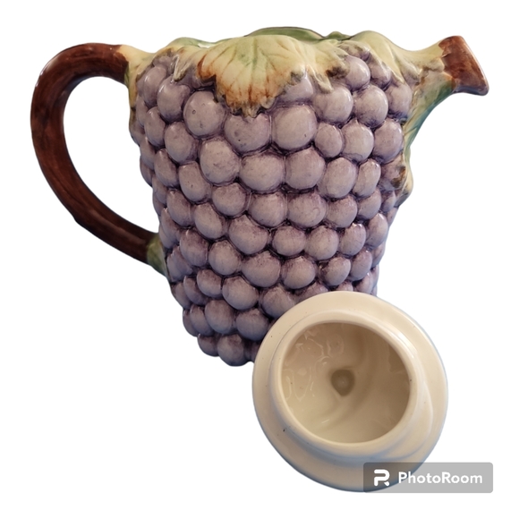 Majolica Portuguese pottery hand painted grape coffee tea pot 213 vtg - Picture 2 of 8